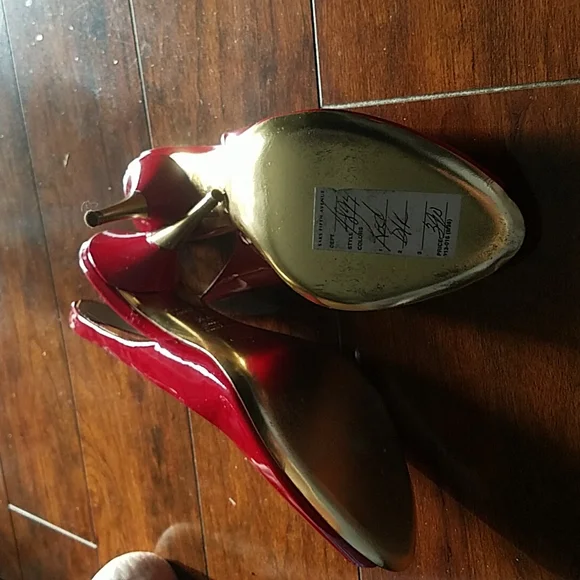 Shoes - Picture 4 of 5